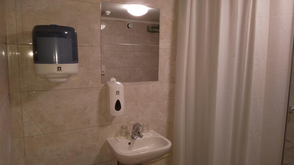 100 Iceland Hotel Рейкявик Екстериор снимка