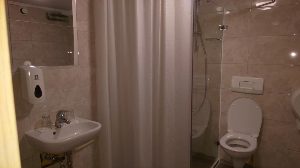 100 Iceland Hotel Рейкявик Екстериор снимка